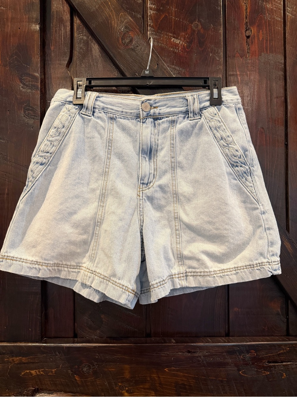 Habitual Light Wash Denim Shorts - Women's Casual High-Rise